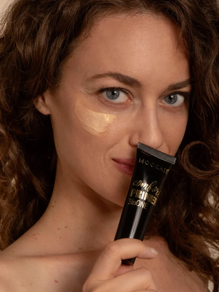 Праймер за лице Comfort Face Primer 3вЕдно MOOKAJÉ за подготовка на кожата преди грим модел