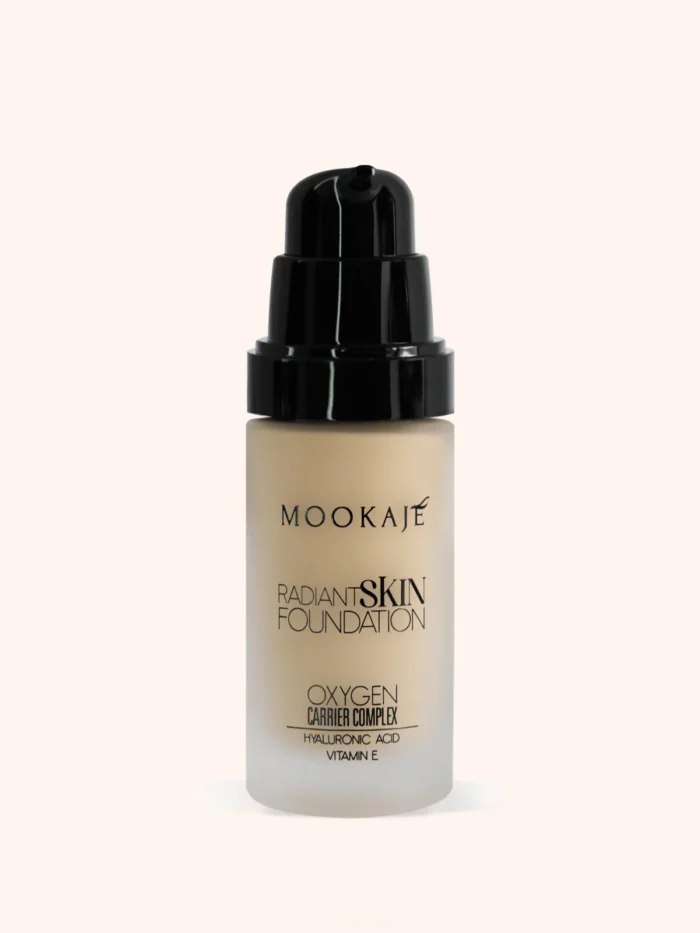 Течен фондьотен Radiant Skin 01 MOOKAJÉ с хиалуронова киселина и витамин Е без капачка