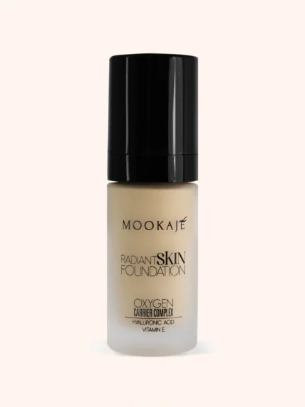 Течен фондьотен Radiant Skin 02 MOOKAJÉ с хиалуронова киселина и витамин Е
